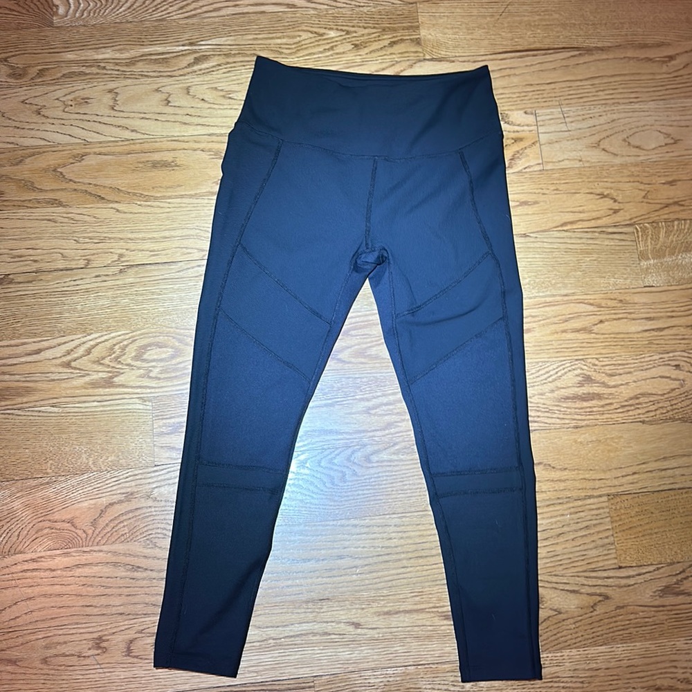 NWOT. Woman’s black Zella leggings. Size L.